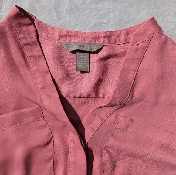 H&M Pink  with Gold V Neck Long Sleeve Dress, belt front - Size XXS Barbie - Picture 8 of 11